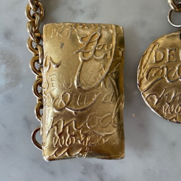 DONNA KARAN Vintage Gold Tone Belt Clip & Hanging Charm Medallion - Picture 8 of 16